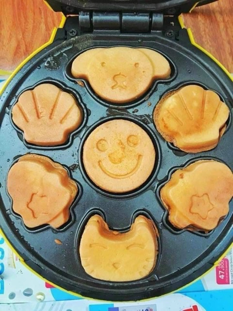 Máy làm bánh tại nhà nhỏ gọn hình thú gồm 7 khuôn chống dính tiện lợi