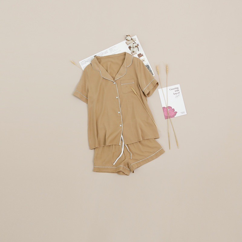 Bộ Pijama lụa trơn MOMOJAMA áo cộc quần cộc, bộ đồ mặc nhà cute chất liệu lụa tằm, size từ 40 -70kg, M1922 | BigBuy360 - bigbuy360.vn