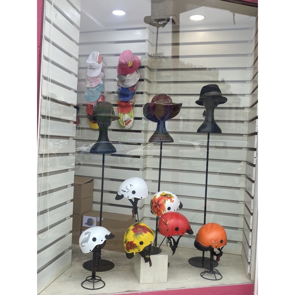 Đầu manocanh đội mũ tóc giả, nhựa trơn cao 40cm