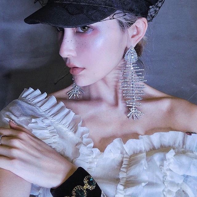 Hoa tai đính đá dáng dài KAIA