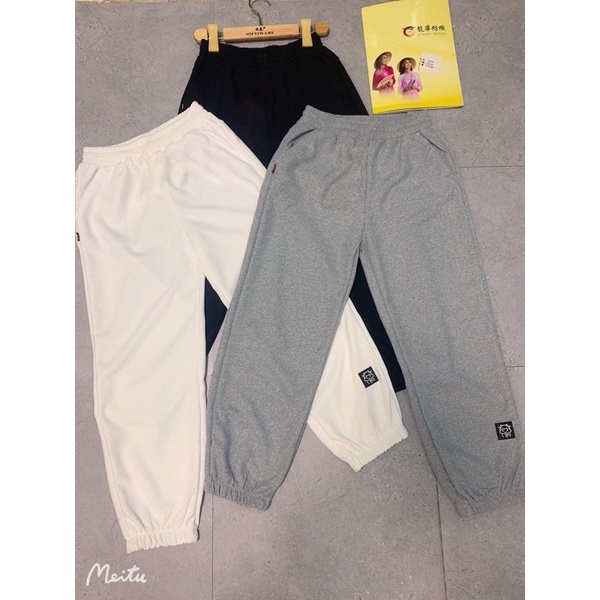 Quần jogger nữ tổ ong gắn sticker - Quần ống rộng unisex phù hợp mọi lứa tuổi | BigBuy360 - bigbuy360.vn