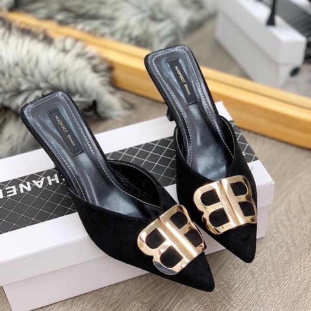 Giày sục 5 phân chữ B