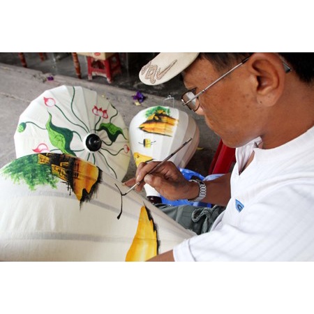Đèn lồng Hội An hình đĩa bay, vẽ tay size 45cm, 60cm