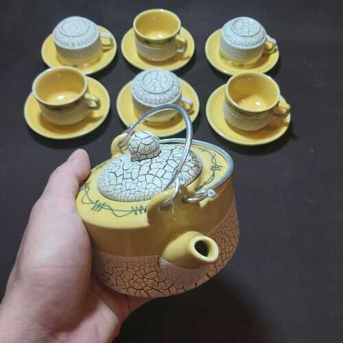 Bộ Ấm Chén Bát Tràng uống trà gốm men sứ cao cấp - Mẫu TRỤ TRÒN kiểu ĐẤT NẺ màu Vàng Gold - chân đế ngăn va chạm mặt bàn