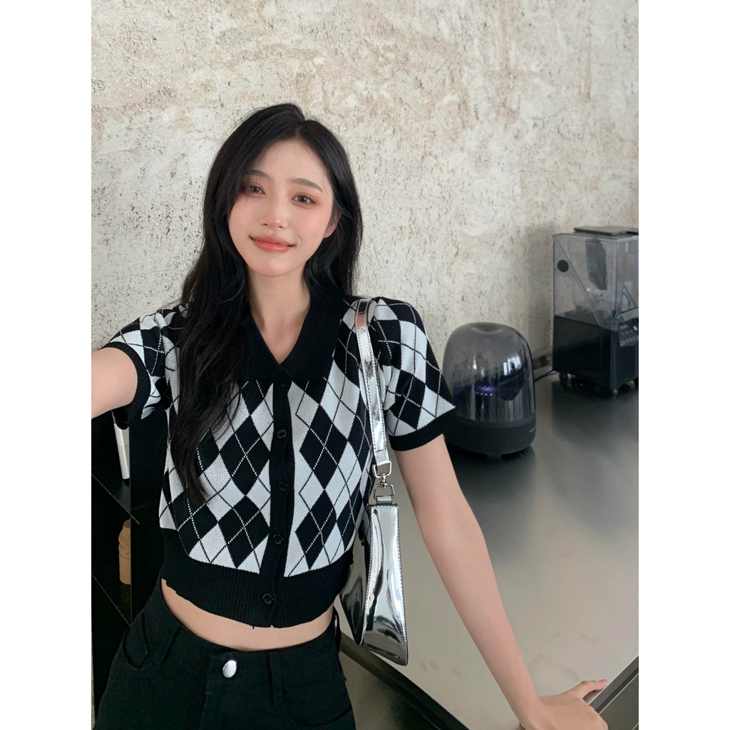 QADCOL Áo sweater nữ dệt kim cổ polo tay ngắn họa tiết sọc caro trẻ trung