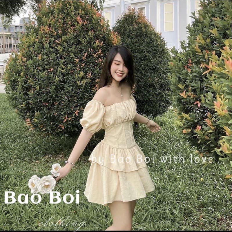 Váy trễ vai tầng