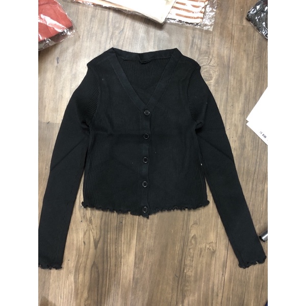 Áo len nữ dệt kim dài tay cài khuy dáng croptop viền bèo