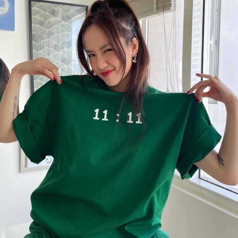 Áo phông nam nữ dáng rộng họa tiết số 11:11 ép nổi xanh két HARIQUEEN - Áo thun tay lỡ oversize dấu quần mặc được 4 mùa