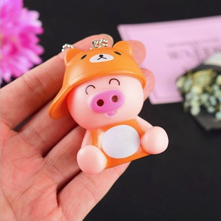 Móc khoá heo ngồi đội mũ