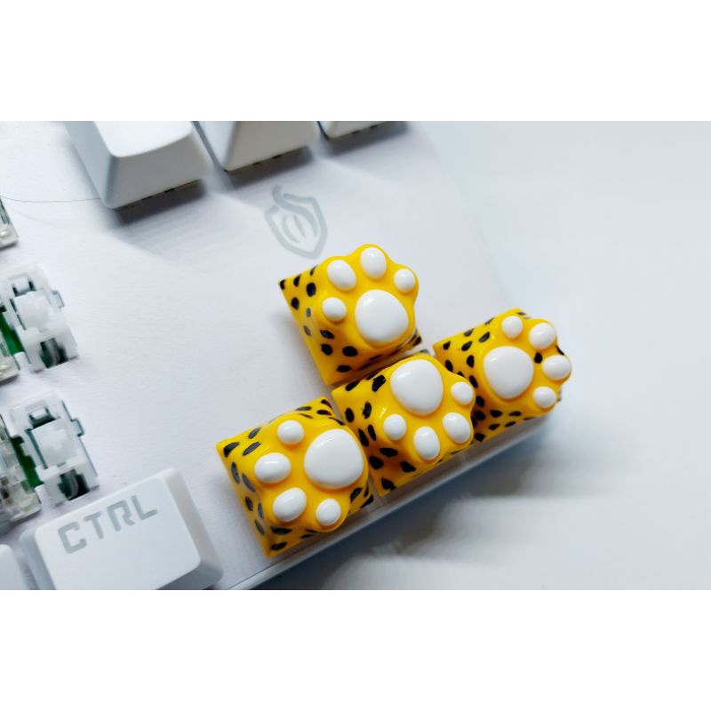 Keycap chân báo đốm trang trí bàn phím cơ gaming.