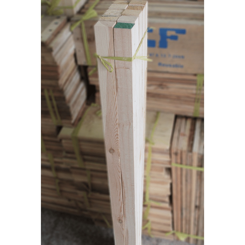 Thanh gỗ thông vuông 2cm x 2cm dài 1m2 được bào láng