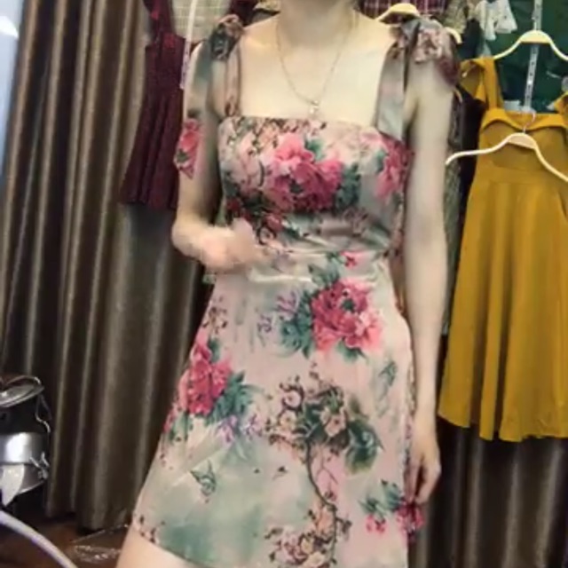 Jum váy hoa buộc dây