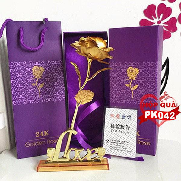 Hoa hồng mạ vàng kèm chữ Love