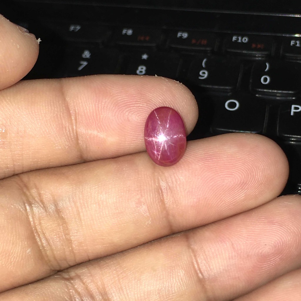 Viên Đá Ruby Sao Tự Nhiên Yên Bái Size 5,05ct 11mm x 8mm