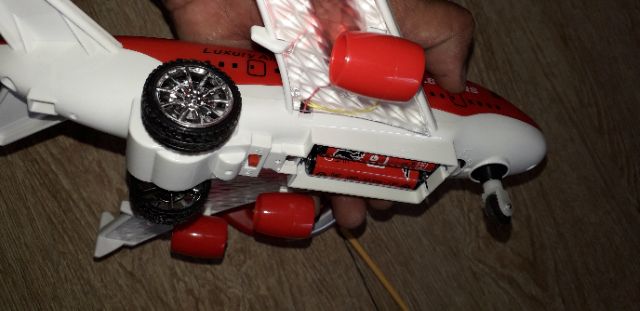 Máy bay mô hình chạy PIN chạy 4 hướng có nhạc và đèn Led rất đẹp ( tặng kèm PIN)