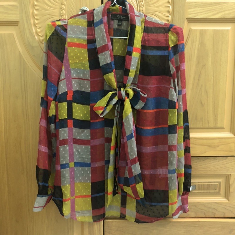 Áo Sơ Mi Voan Kính Xốp Jessica Simpson Nơ Cổ Tay Dài Mangsette Caro Ngũ Sắc