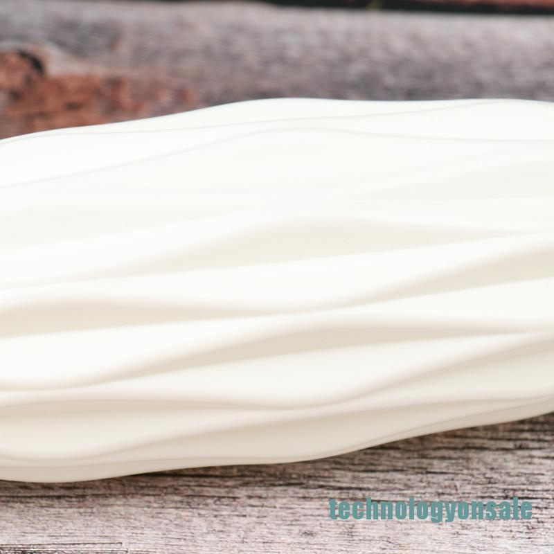 Bình hoa bằng nhựa màu trắng trang trí nhà cửa tiện dụng