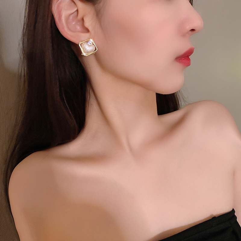 Bông tai Bell Mew tim vuông đáng yêu, sang trọng BT268