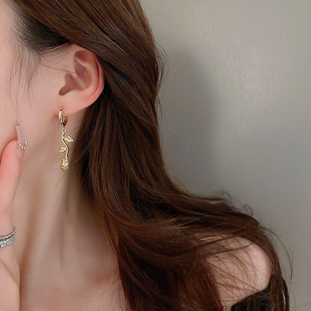Khuyên Tai Kim Loại Dạng Vòng Lủng Lẳng Đơn Giản Thời Trang Cá Tính Cho Nữ