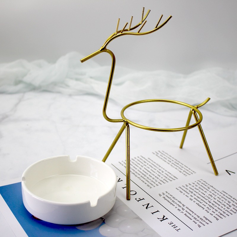 Gạt tàn thuốc hình hươu bằng kim loại thiết kế tinh xảo và sang trọng