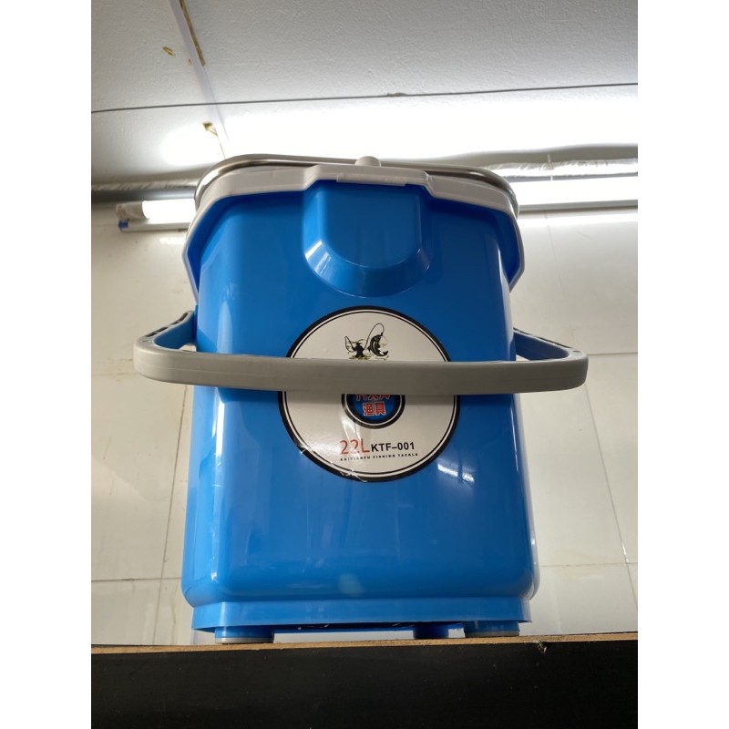 Thùng câu đài 22l đa năng dùng cho câu cá có phụ kiện đi kèm.