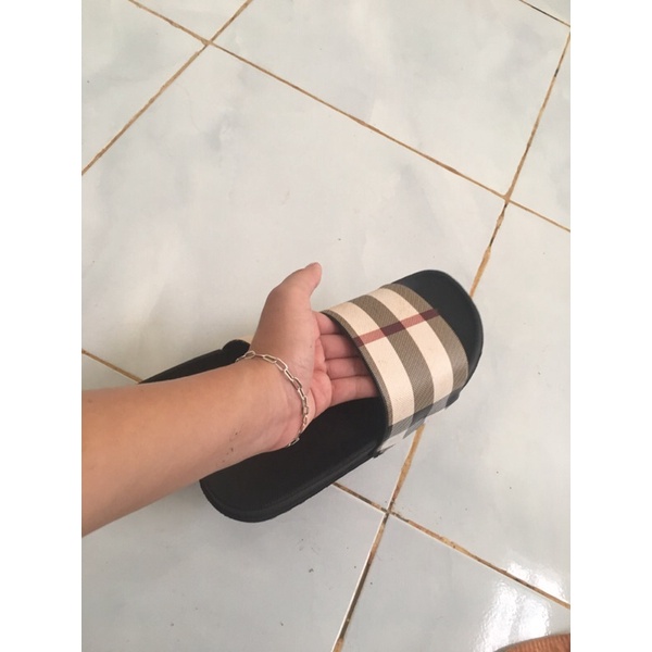 đôi dép cũ của tôi
