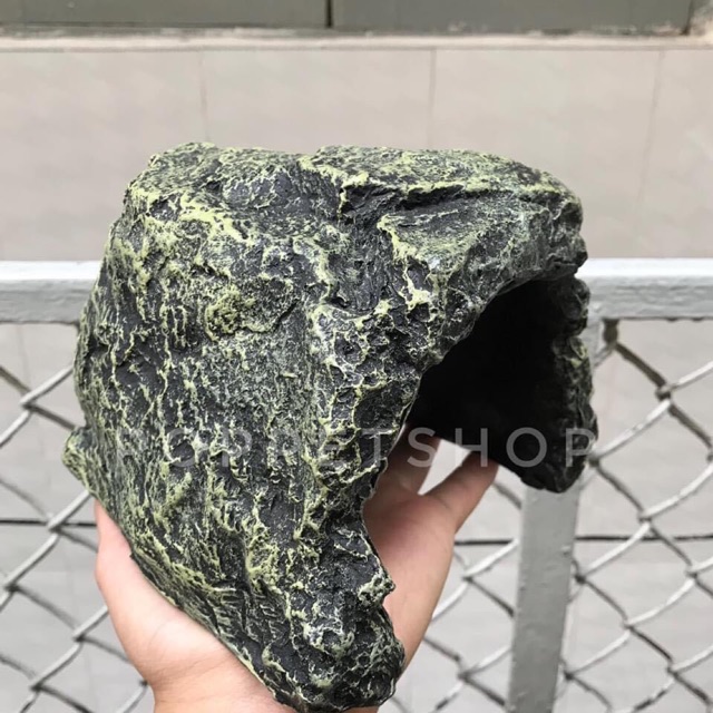 Hang trú giả đá