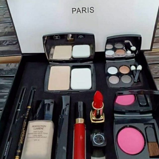 BỘ MỸ PHẨM 9 MÓN CAO CẤP TẶNG KÈM HỘP VÀ TÚI ĐỰNG