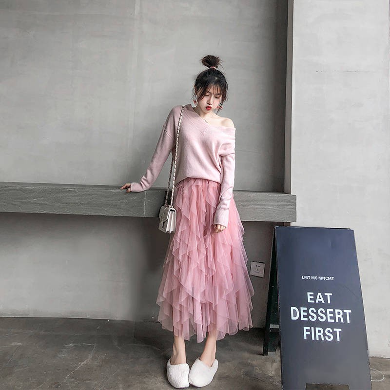 Chân váy dài bằng vải tuyn phong cách thời trang cho nữ