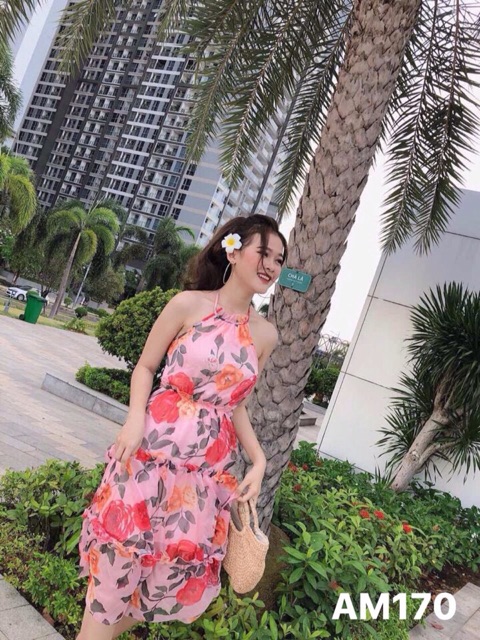 Đầm xoè voan cổ yếm và ảnh thật