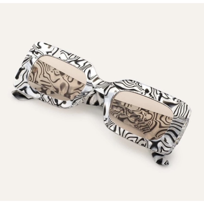 KÍNH THỜI TRANG VẰN