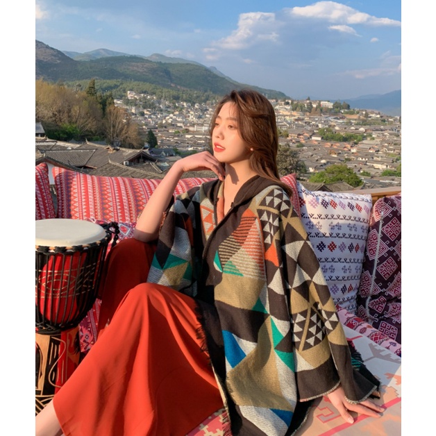 Áo choàng có mũ họa tiết tam giác sắc màu | BigBuy360 - bigbuy360.vn