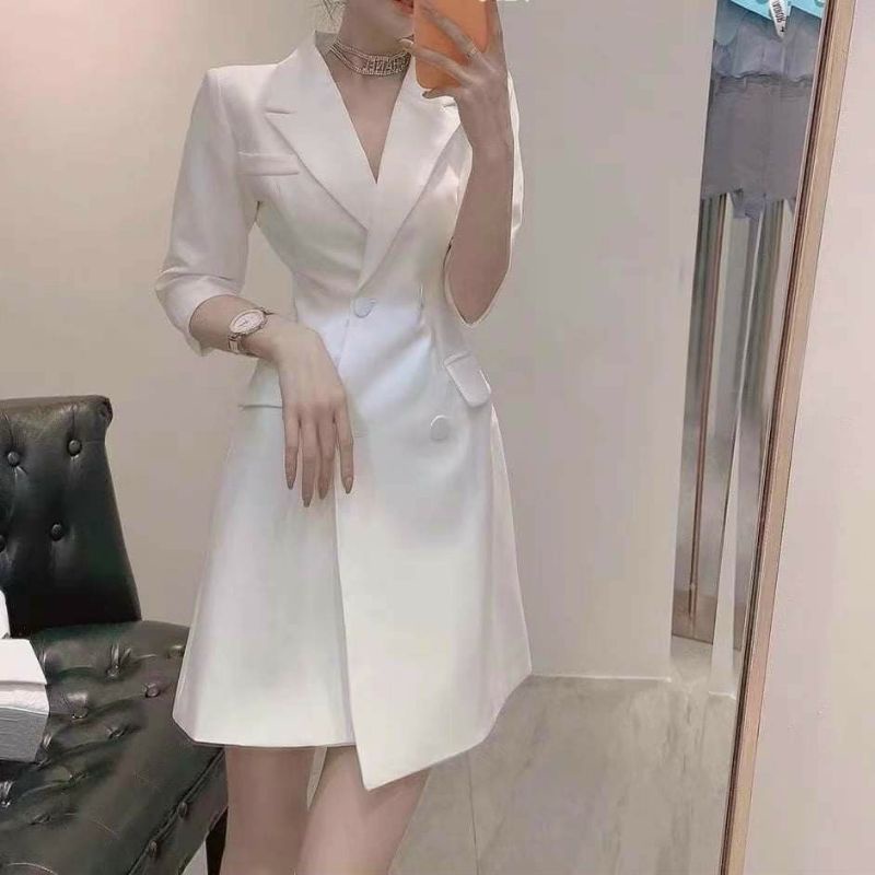 Đầm vest nút bọc phong cách