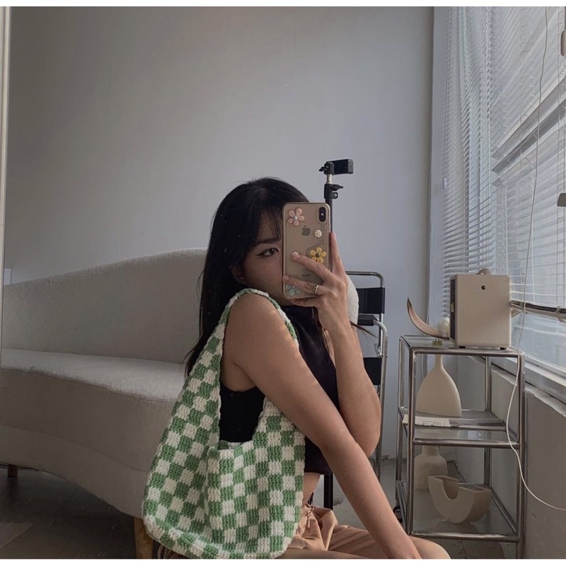 Túi đeo vai caro bàn cờ thủ công bằng len sợi tote