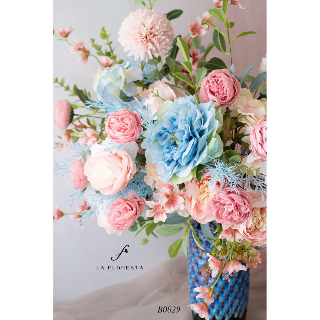 Bình hoa mẫu đơn xanh điểm hoa trà hồng cắm sẵn, dùng để trang trí nhà cửa, phù hợp để bàn, cắm trong bình thuỷ tinh