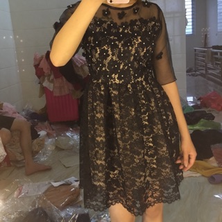 Váy ren thiết kế