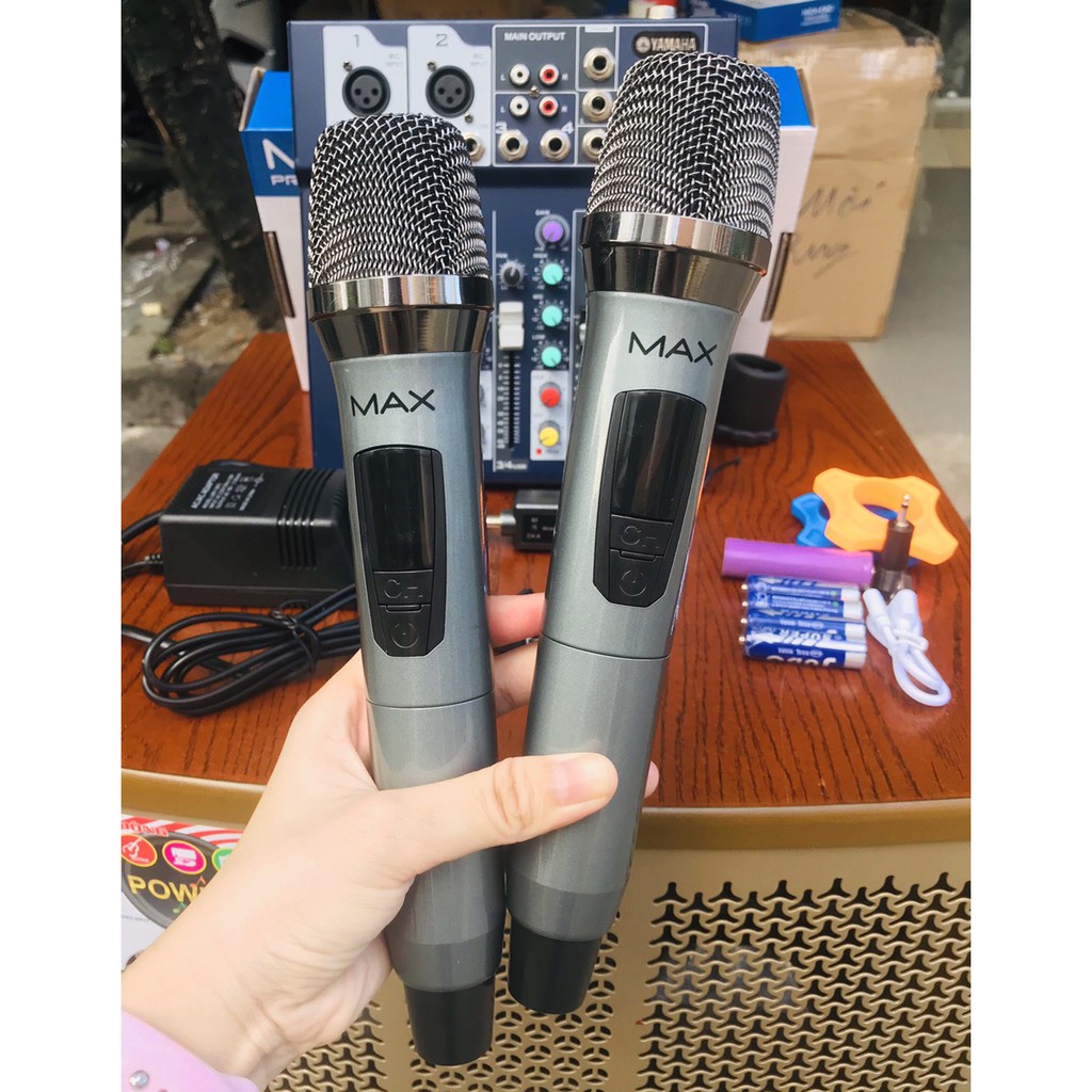 Combo 2 Micro đa năng không dây MAX 39 hát karaoke gia đình cực hay trang bị màn hình LCD hiển thị tần số