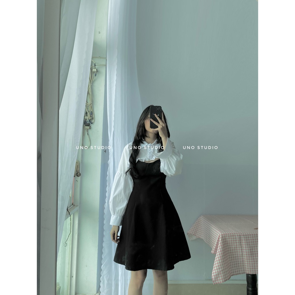 Set áo sơmi croptop trắng tay bồng kèm váy hai dây đen ảnh thật