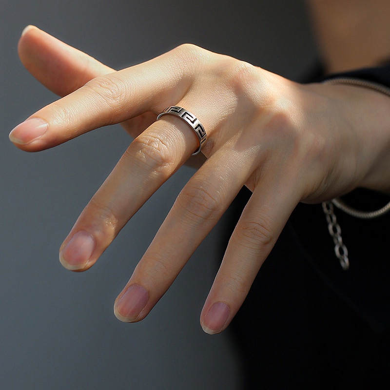 Nhẫn hoa văn trang trí tường bằng thép không gỉ 4mm hoàn toàn mới, nhẫn nam và nữ bằng thép titan phong cách retro.