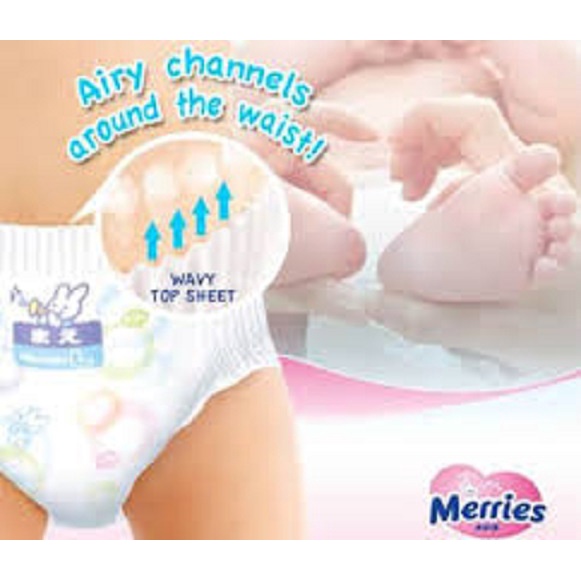 Tã dán Merries L54 (cho bé từ 9-14kg) - 1 bịch 54 miếng