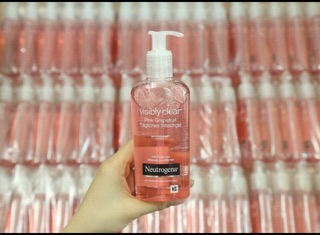 Sữa Rửa Mặt Neutrogena Visibly Clear 200ml