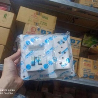 Bảng điện nổi OMINSU 3 ổ cắm 2 công tắc