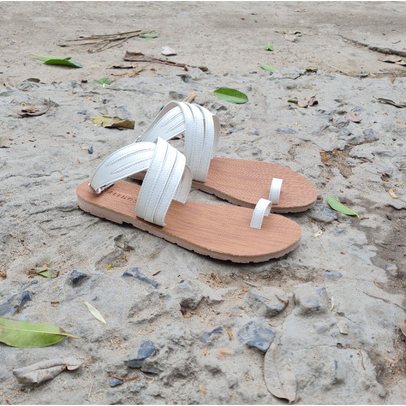 Sandal xỏ ngón chiến binh dây mảnh NALLDOS Quai da, đế thấp cao cấp 3 màu (đen, trắng, kem)