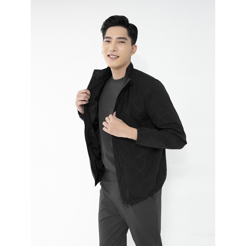 Áo khoác gió 2 lớp nam ARISTINO dáng suông nhẹ lịch lãm, họa tiết bắt sáng ấn tượng, tinh tế - AJK002W1