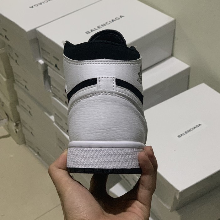 ✔️Giày Jordan 1 Mid Trắng Đen Black White Fullbox✔️