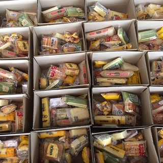 Thùng 2kg bánh tươi mix nhiều vị date 90 ngày.