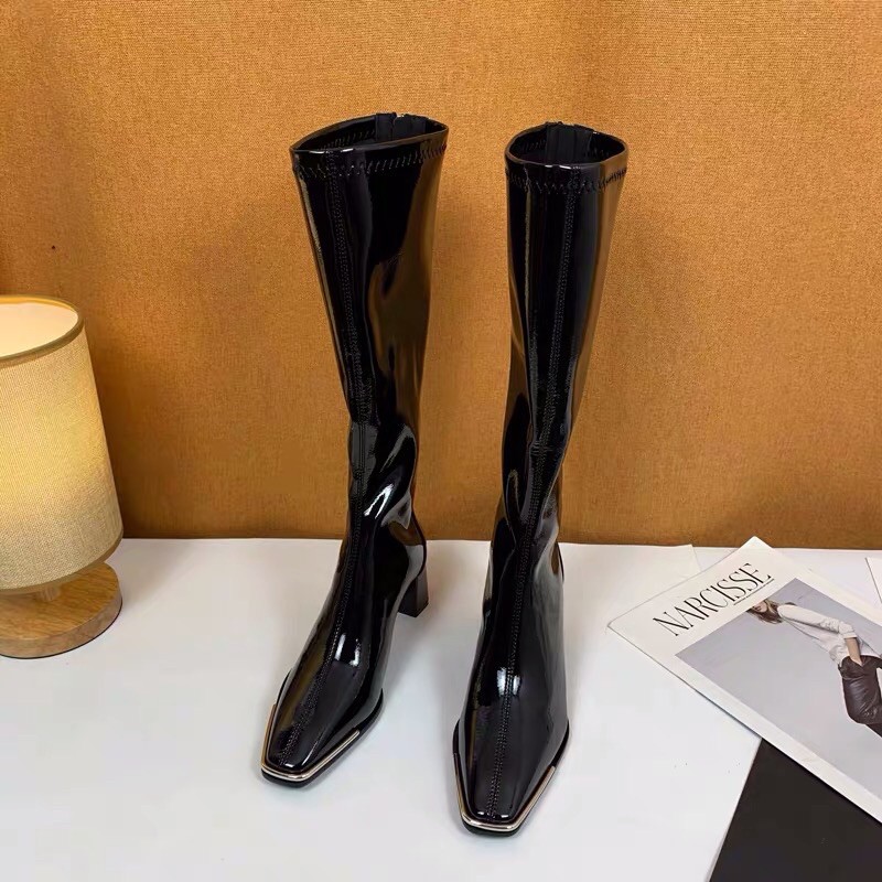 Boot da bóng mũi viền kim loại gót 5p