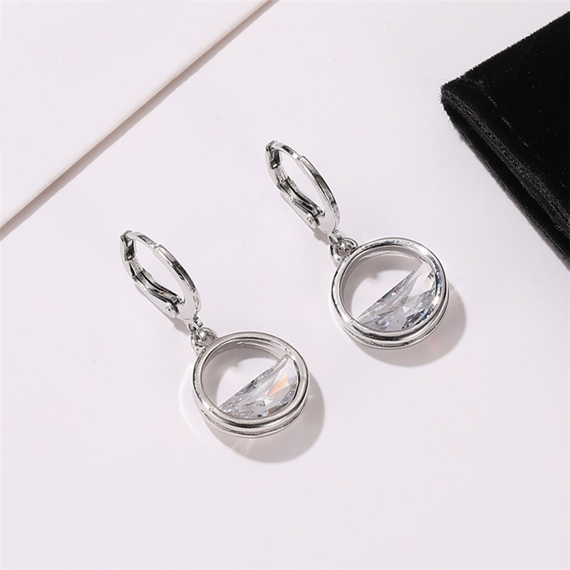 Minimalist Unique Design Round Crystal Water Spring Pendant Necklace Silver Fashion Jewelry For Women