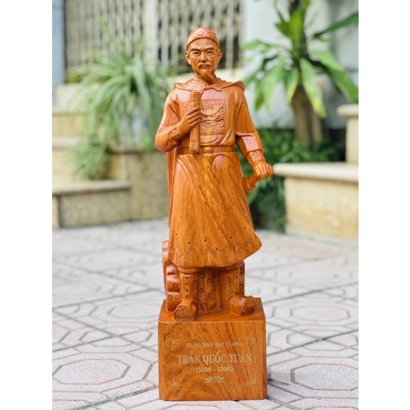 Tượng Hưng Đạo Đại Vương Trần Quốc Tuấn gỗ hương cao 50cm