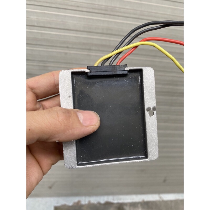 Ổn áp 12v 10A vào 8v-40v ra 12v